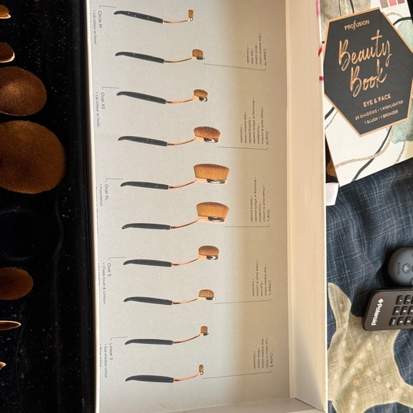 Oval Makeup Brush Set - Black and Gold see description - Picture 6 of 7